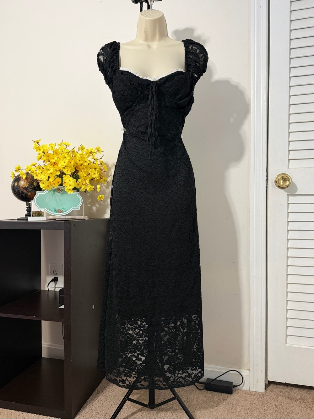Black Lace Maxi Dress with Puff Sleeves